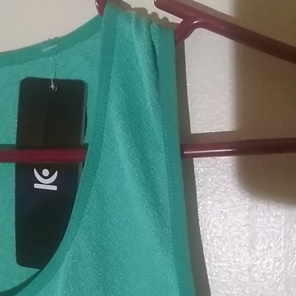 Kirkland Signature Razorback Tank XL - Picture 4 of 5